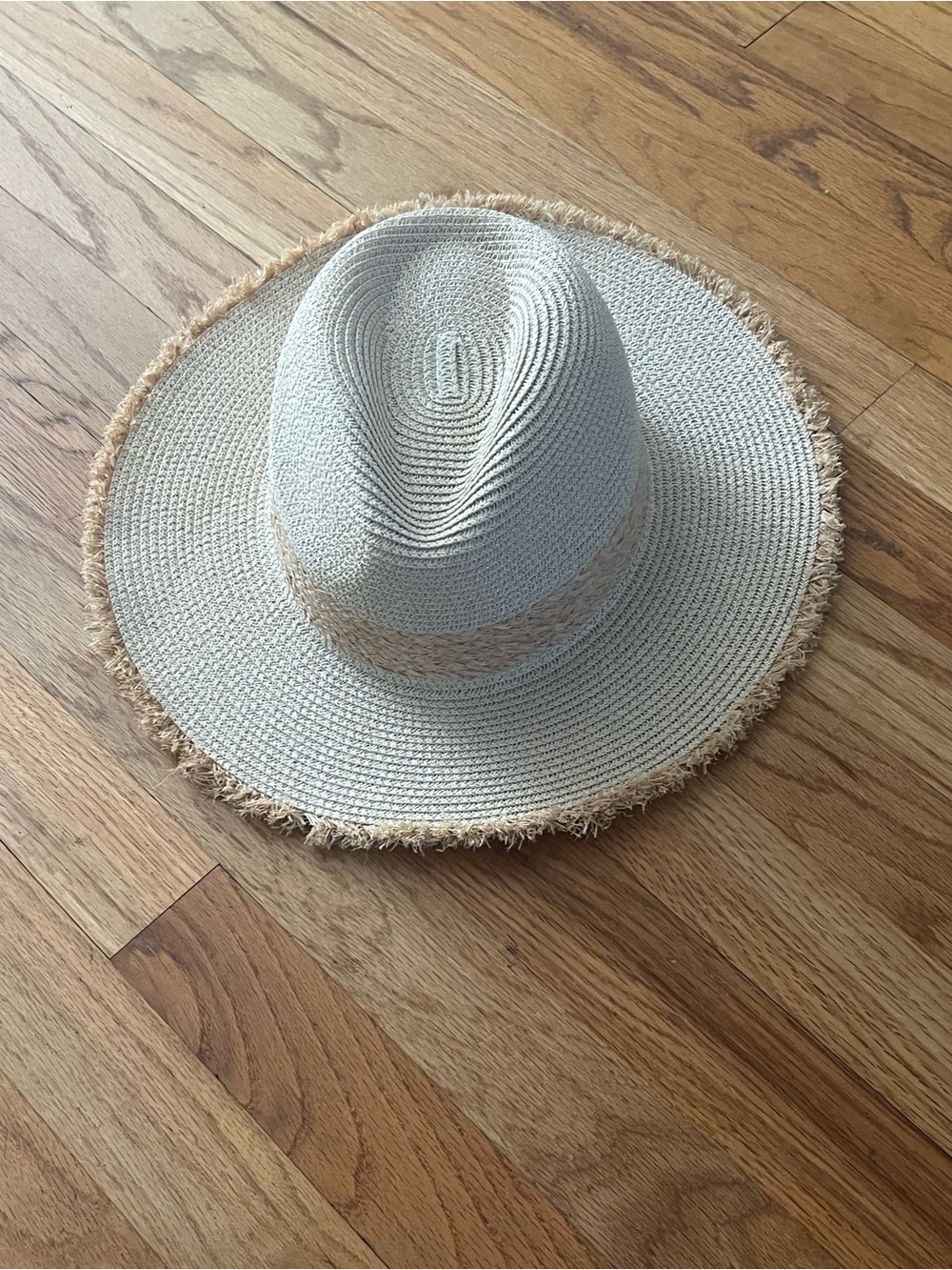 Summer hat. Tan.
